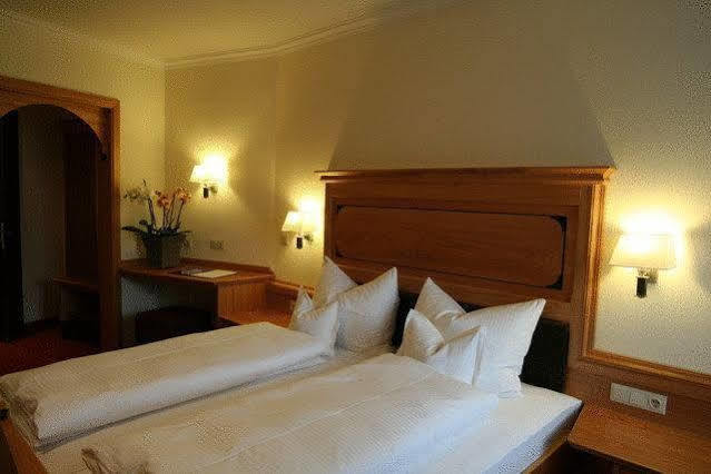 Hotel Zur Post Кёцтинг Экстерьер фото